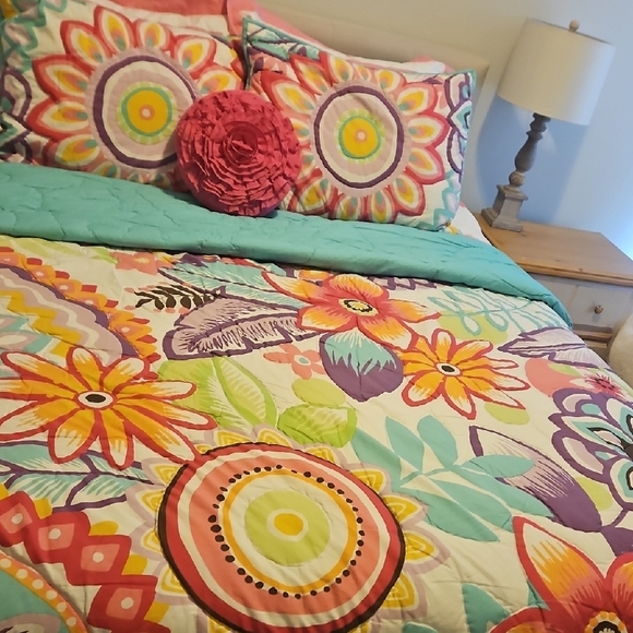 PB Teen Floral Multicolor Bedding Set - Picture 7 of 9